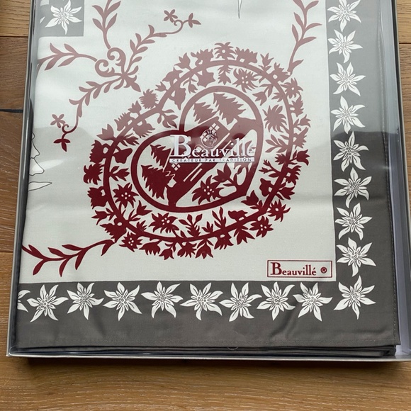 Beauvillé French Cotton Tabelecloth - Picture 2 of 5